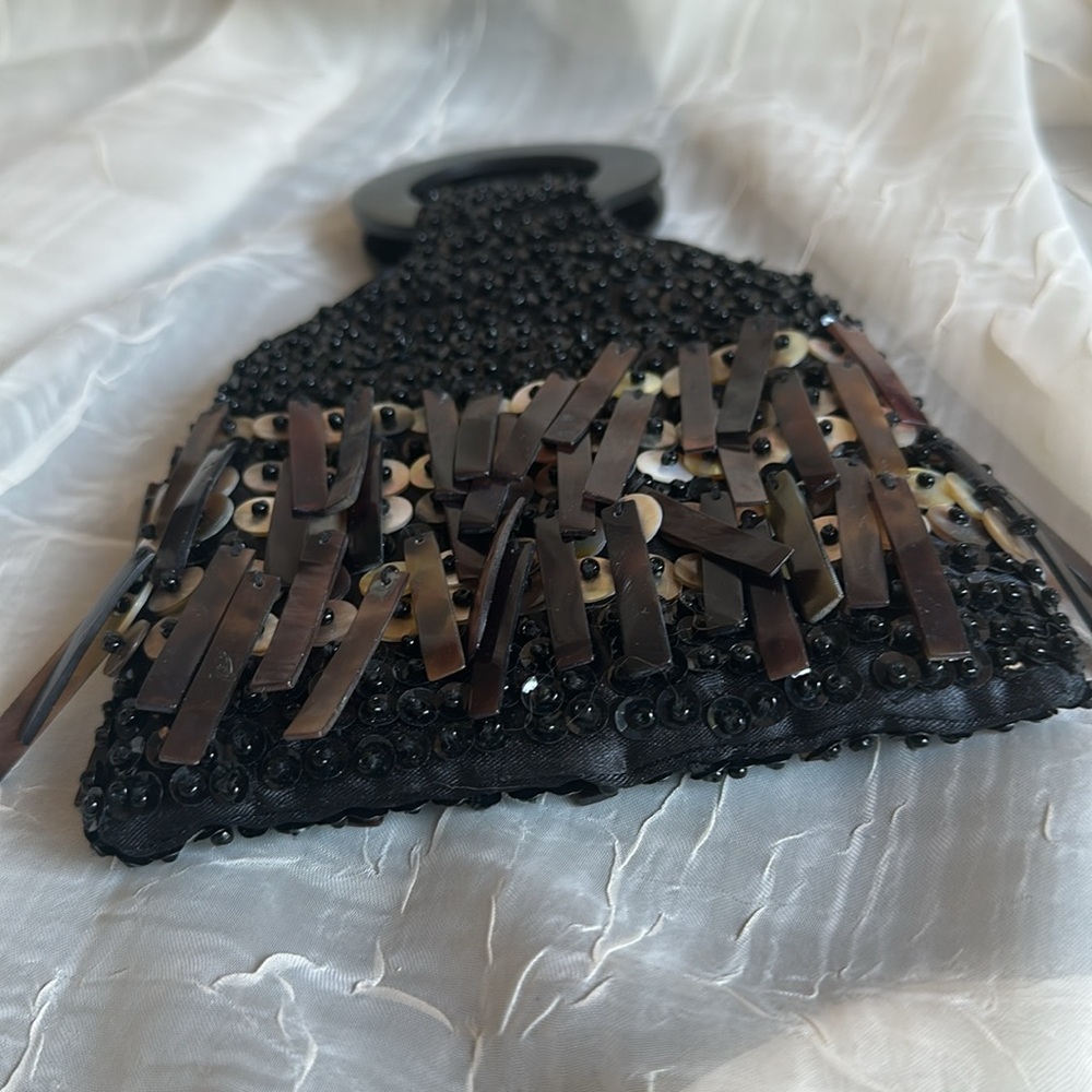 Chic pearl shell statement purse bag - Picture 5 of 9